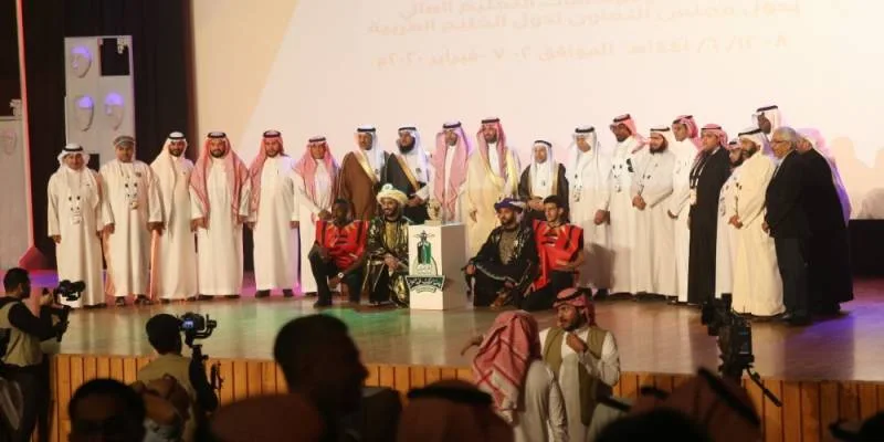 سعود بن عبدالله يفتتح مهرجان المسرح الخليجي بجامعة "المؤسس"