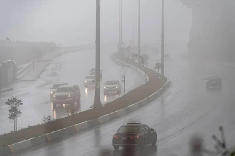 الباحة تحت الأمطار.. والجهات الأمنية تطالب بالحيطة والحذر