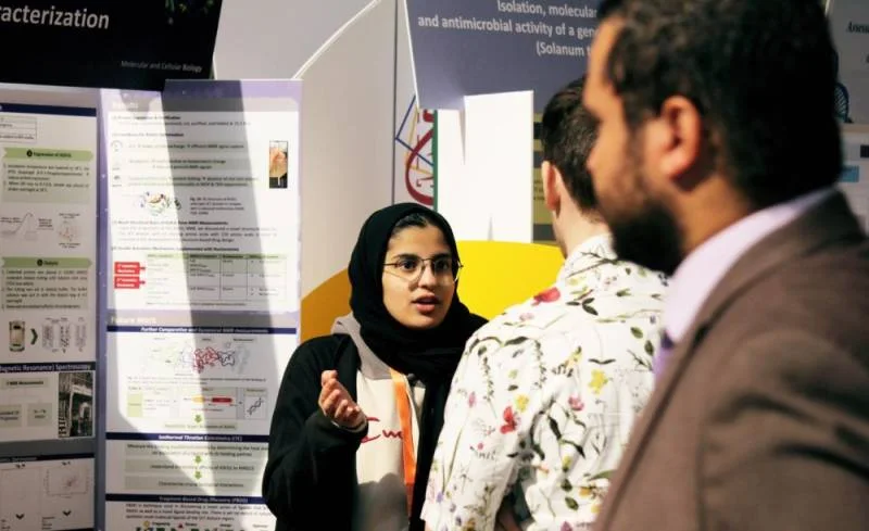 301 طالب وطالبة يقدمون 151 مشروعًا ابتكاريًا وبحثًا علميًا