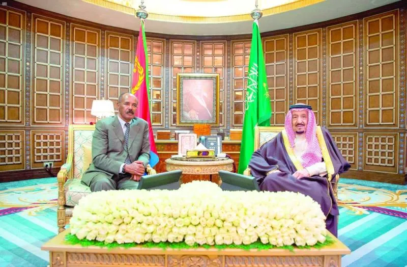 الملك يستعرض مستجدات الأحداث بالقرن الأفريقي والمنطقة مع رئيس إريتريا