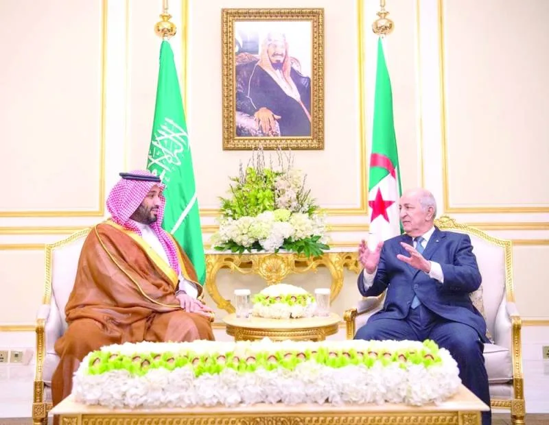 محمد بن سلمان يجتمع مع رئيس الجمهورية الجزائرية