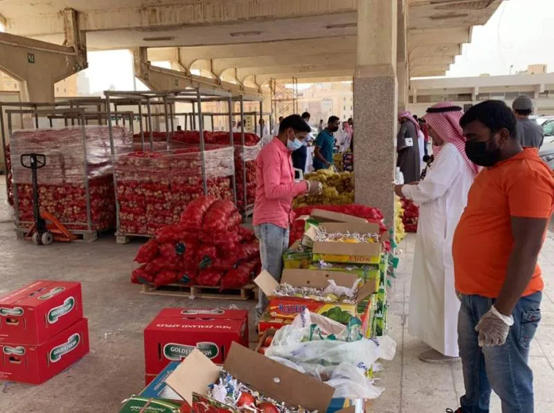 أمانة الشرقية تفتتح سوق الخضار المؤقت بحي العليا في الخبر