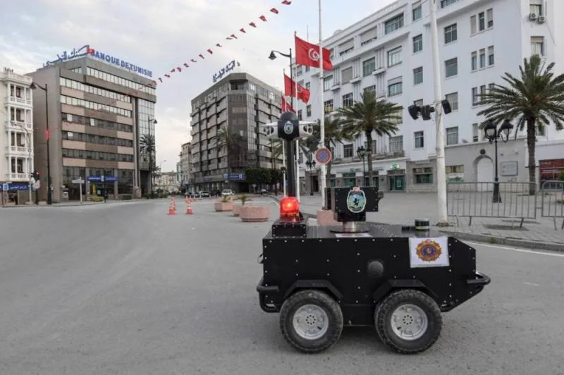 روبوت شرطي لحثّ التونسيين على احترام الحجر الصحي العام