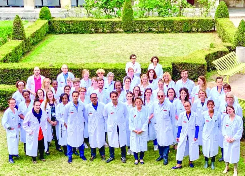 280 طبيباً سعودياً يوثّقون بصمة المملكة الإنسانية بمستشفيات فرنسا لمكافحة كورونا