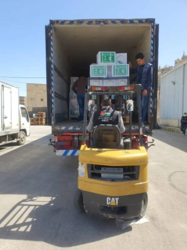 "سلمان للإغاثة" يواصل توزيع السلال الغذائية في الأردن