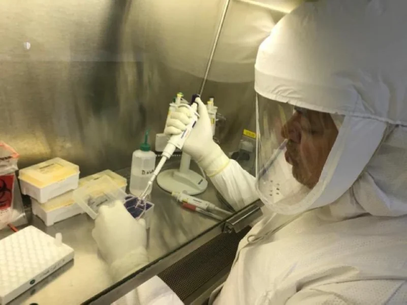 باحثون من جامعة الملك عبدالعزيز ينجحون في عزل فيروس كورونا المستجد
