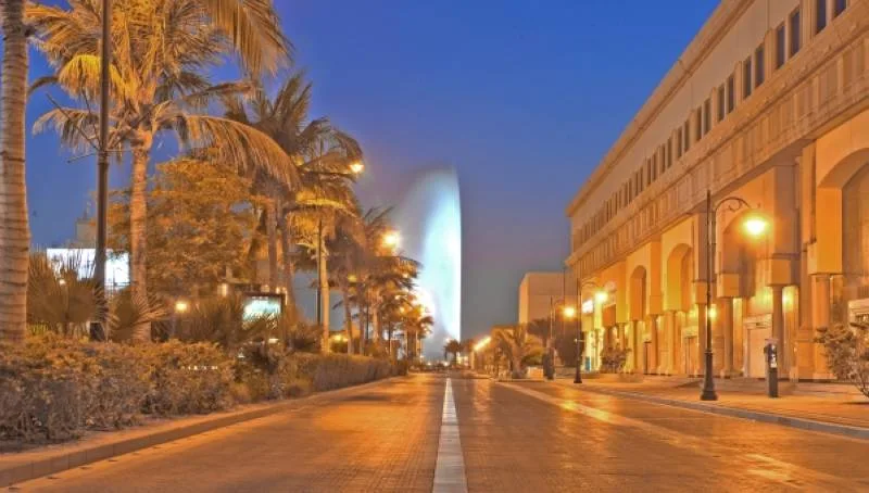 السكون يلف معالم وميادين محافظة جدة خلال فترة منع التجول 24 ساعة
