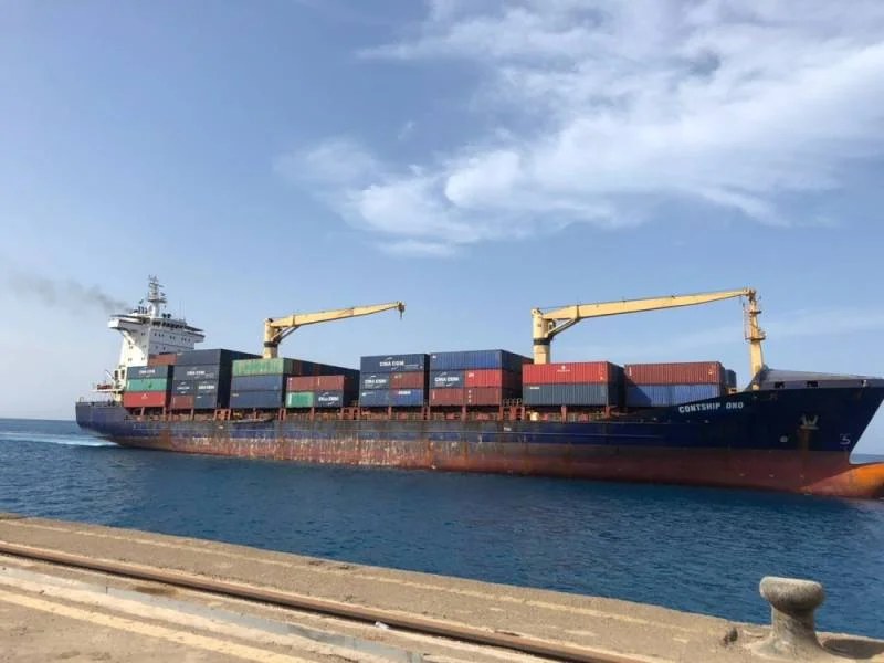 ينبع : وصول أول سفينة محملة بحاويات بضائع لميناء الملك فهد الصناعي