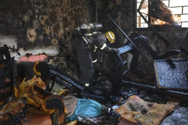 وفاة وإصابة 6 أشخاص إثر حريق شقة سكنية بحي الروابي