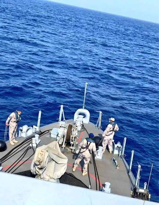حرس الحدود يخلي بحاراً صينياً على متن سفينة في مياه البحر الأحمر
