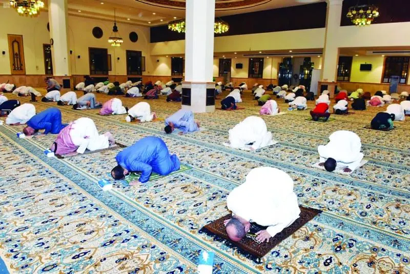 المساجد تفتح أبوابها للمصلين بـ «الإجراءات الاحترازية»