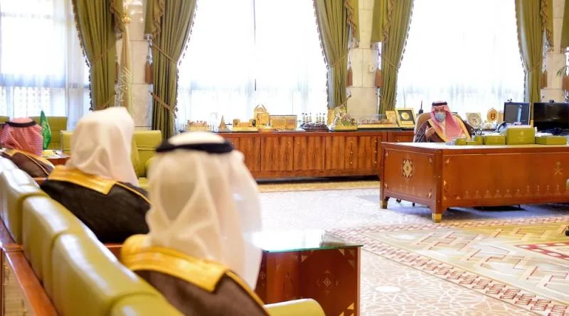 أمير الرياض يؤكد حرص القيادة على عدم الانقطاع عن التعليم