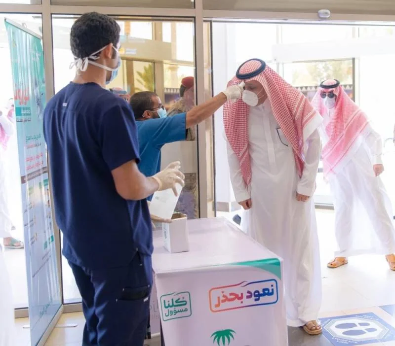 أمير الباحة يقف على الإجراءات الاحترازية بمطار الملك سعود بالمنطقة