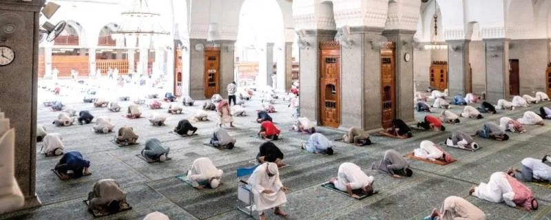 إجراءات وقائية مكثفة مع توافد المصلين إلى مسجد قباء
