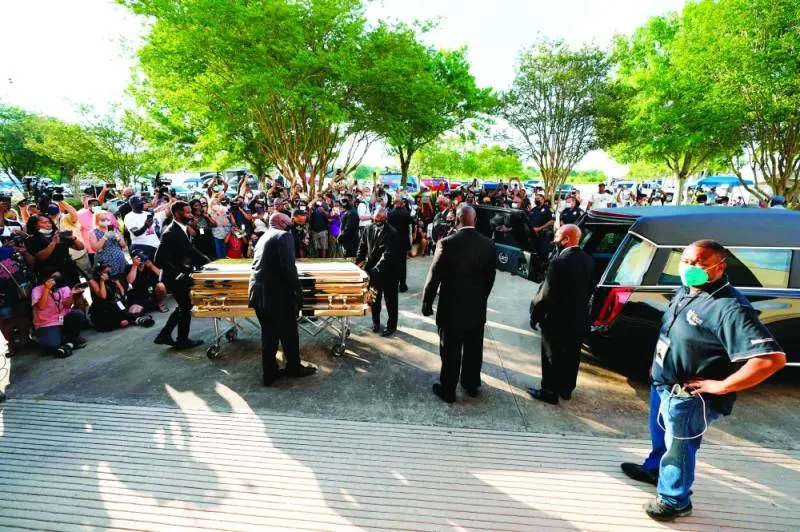 «سنحقق العدالة».. الآلاف يودعون فلويد في جنازة مهيبة