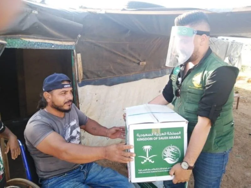 "سلمان للإغاثة" يوزع 867 سلة غذائية لأسر في لبنان