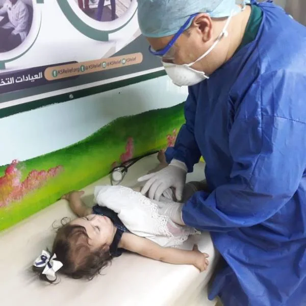 عيادات "سلمان للإغاثة" تواصل خدماتها الطبية للاجئين السوريين بمخيم الزعتري