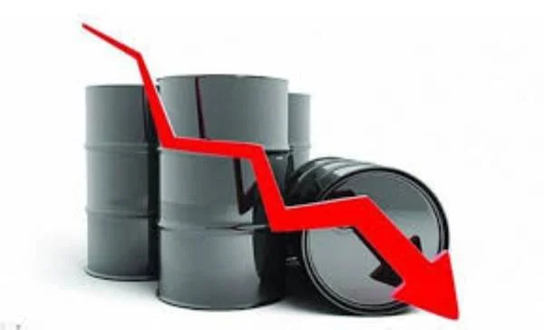 ارتفاع مخزون الخام الأمريكي يهبط بأسعار النفط بنسبة 6 %
