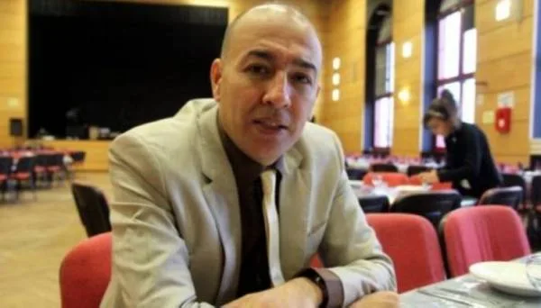 إلغاء تعيين وزير جزائري لرفضه التخلي عن جنسيته الفرنسية