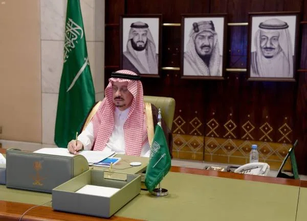 أمير الرياض يستعرض حملة "صيف السعودية" مع وزير السياحة