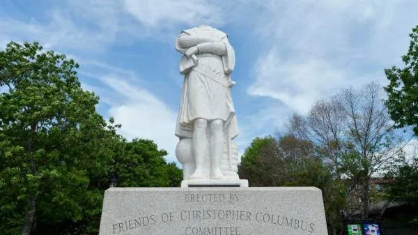 الولايات المتحدة : إسقاط تمثال كريستوفر كولومبوس في بالتيمور