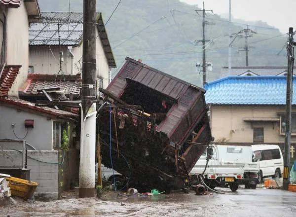 اليابان : مقتل شخصين والسلطات ترجح وفاة 16 آخرين بعد أمطار غزيرة