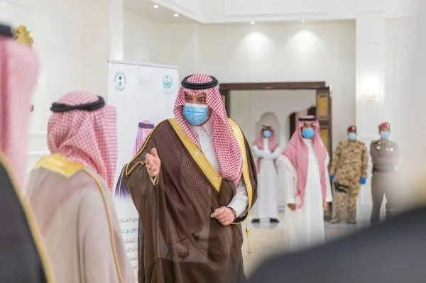 أمير الشمالية يسلّم الأسر مفاتيح وحداتهم السكنية في مشروع الملك عبدالله