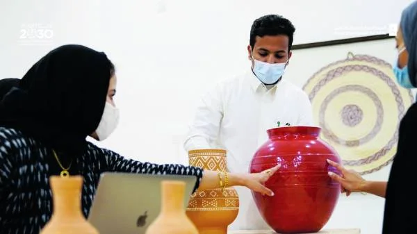 إبداعات سعودية على الفخار