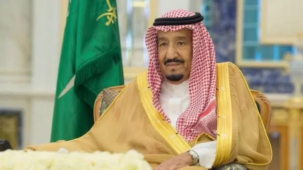 خادم الحرمين يعزي هاتفياً حاكم الشارقة في وفاة الشيخ أحمد القاسمي