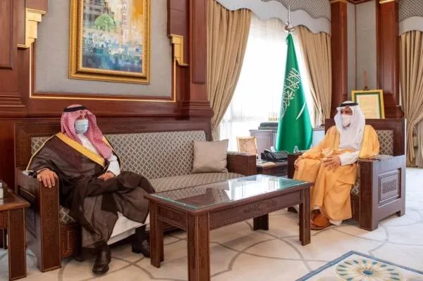 أمير المدينة المنورة يلتقي رئيس الجامعة الإسلامية