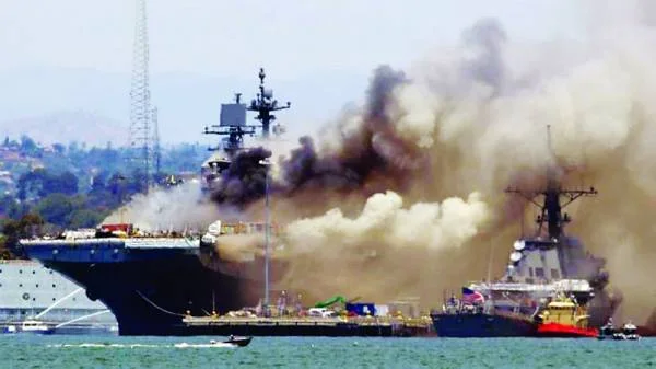إصابة 21  في انفجار على متن سفينة حربية أمريكية في كاليفورنيا