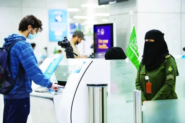 المرأة السعودية.. التمكين حولها لركيزة أساسية في عجلة التنمية