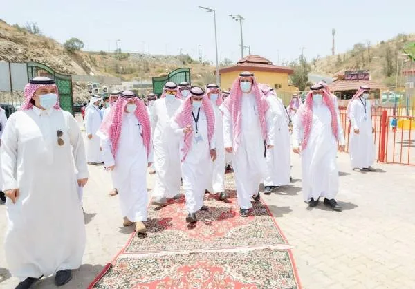 أمير الباحة يتفقد عددًا من المتنزهات والمواقع السياحية بالمنطقة