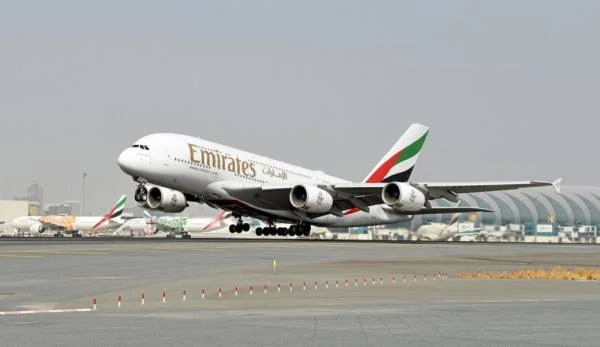 "طيران الإمارات": التباعد الاجتماعي داخل الطائرة غير واقعي