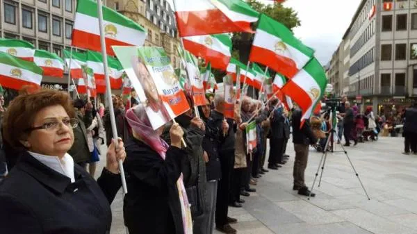 مؤتمر للمعارضة الإيرانية في المنفى لدعم "انتفاضة" تطيح بالنظام في طهران