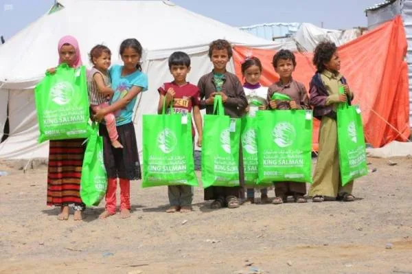 "سلمان للإغاثة" يطلق مشروع "فرحتهم أمل" لتوزيع كسوة العيد لأيتام اليمن