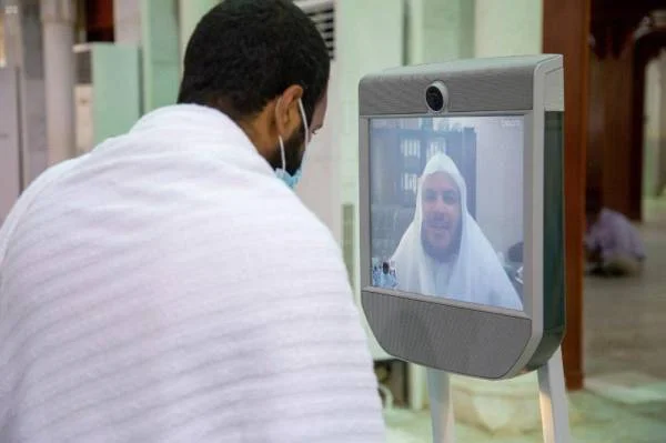 "الشؤون الإسلامية" تطلق خدمة "روبوت الفتوى الالكتروني" بمسجد النمرة