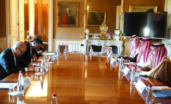 وزير الخارجية يستعرض مع نظيره الفرنسي برنامج رئاسة المملكة لمجموعة العشرين