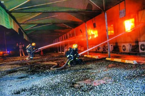 إخماد حريق بركسات مجاورة لمحطة القطار بجدة