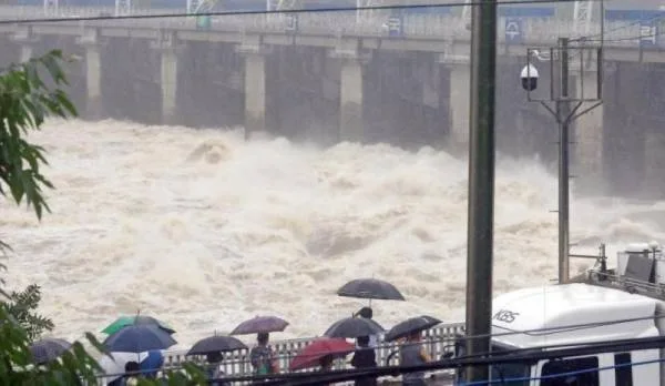 كوريا الجنوبية : 30 قتيلاً في فيضانات وانهيارات أرضية