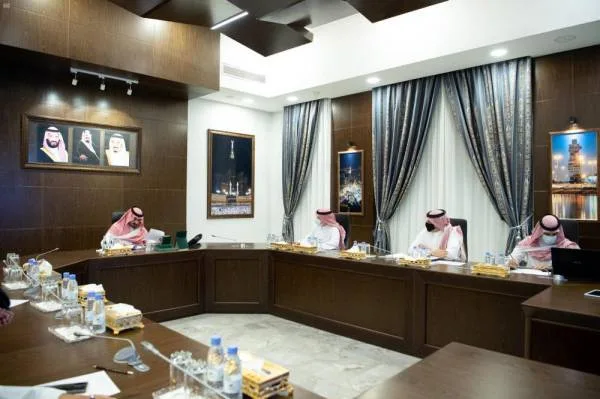 نائب أمير مكة يطلع على مشروعات أمانة جدة الجاري تنفيذها