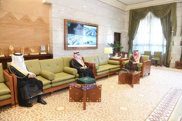 فيصل بن بندر يستقبل أعضاء اللجنة الأمنية الدائمة بمنطقة الرياض