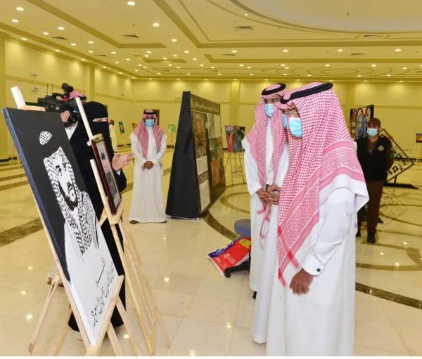 نائب أمير حائل يدشن المعرض التشكيلي المتزامن مع اليوم العالمي للشباب