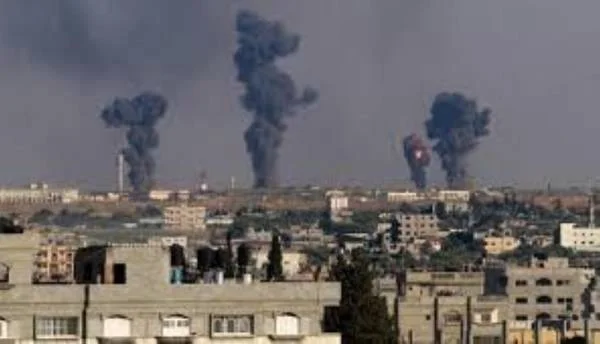 الطيران الحربي الاسرائيلي يشن غارات على قطاع غزة