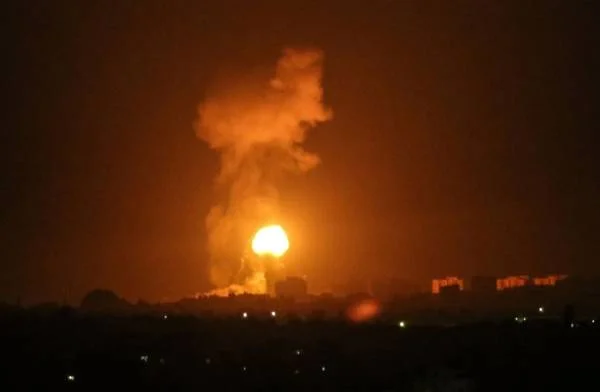 قصف إسرائيلي على غزة ردّاً على إطلاق بالونات حارقة