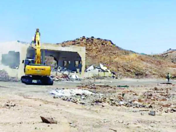إزالة قصر أفراح بمساحة 5400 م2 في بريمان جدة