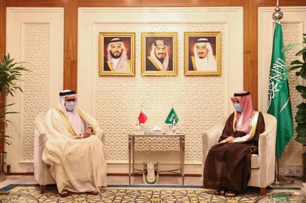 وزير الخارجية ونظيره البحريني يبحثان التنسيق في مختلف القضايا الإقليمية والدولية