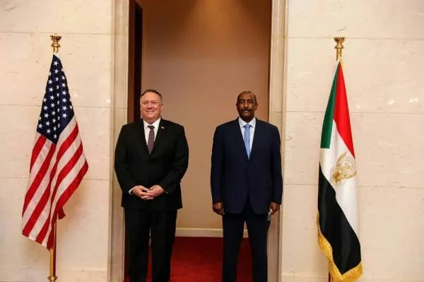 البرهان يطالب بومبيو برفع اسم السودان عن قائمة الدول الراعية للإرهاب