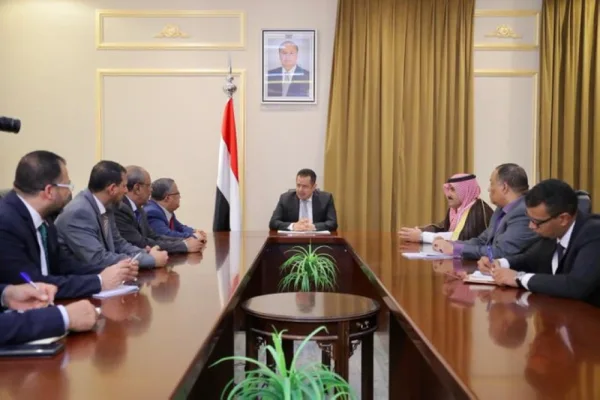 رئيس وزراء اليمن يبحث مع رئيس وأعضاء "الانتقالي الجنوبي" تحديات تنفيذ "اتفاق الرياض"