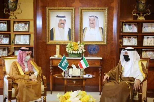 وزير الخارجية يبحث مع نظيره الكويتي المستجدات الإقليمية والدولية